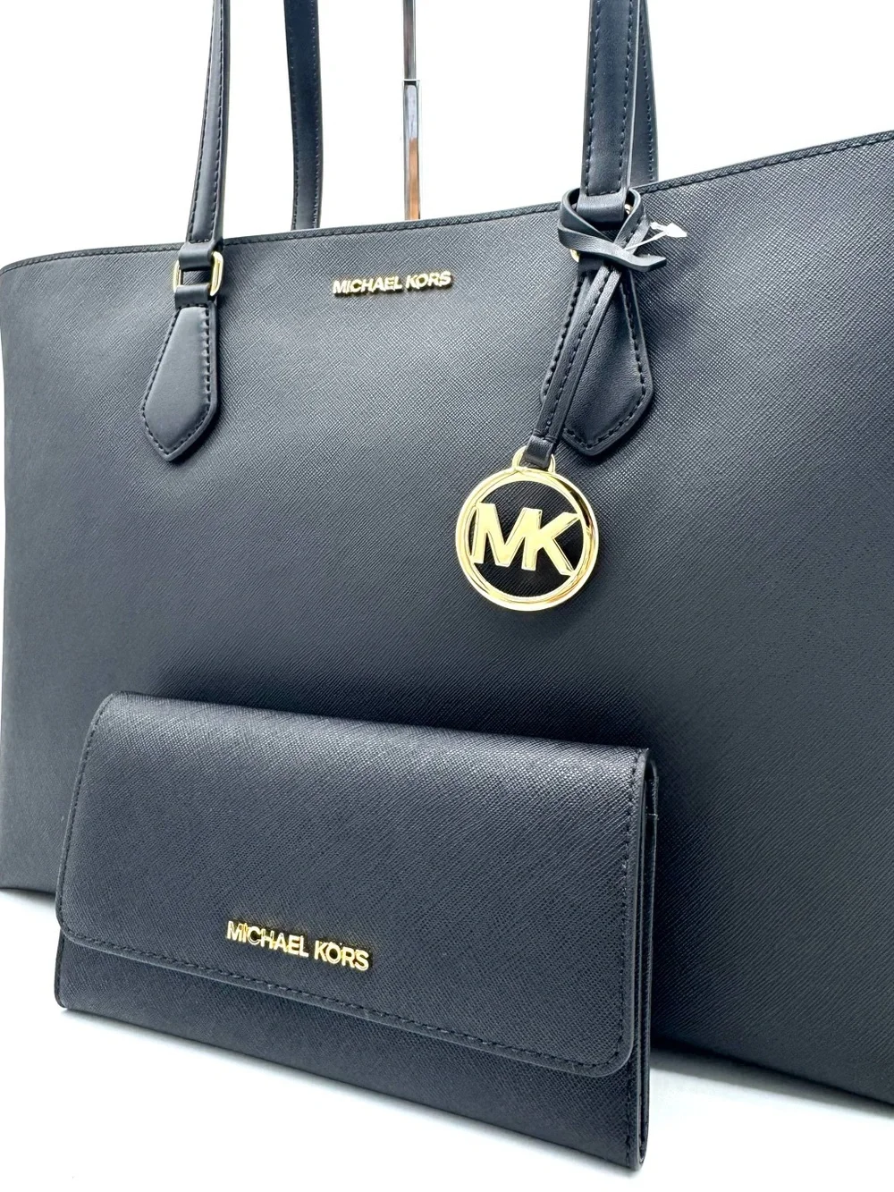 Michael Kors Bag Large Sheila Mf Tote Bag & Large Trifold Wallet Black/Gold